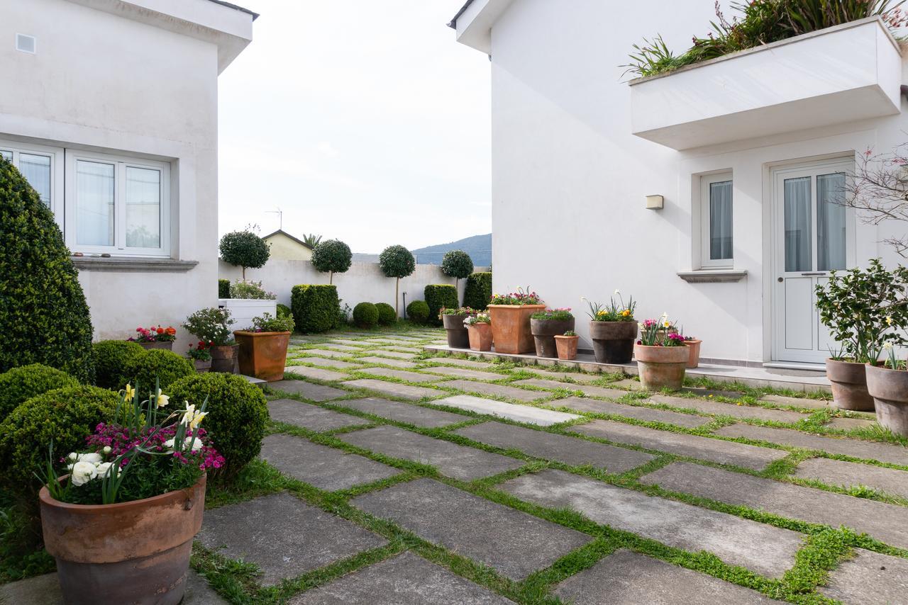 La Casa De Las Camelias Бусто Экстерьер фото